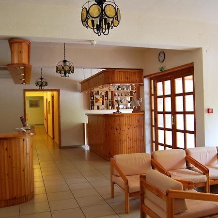 Yannis Hotel Krinídhes Екстериор снимка