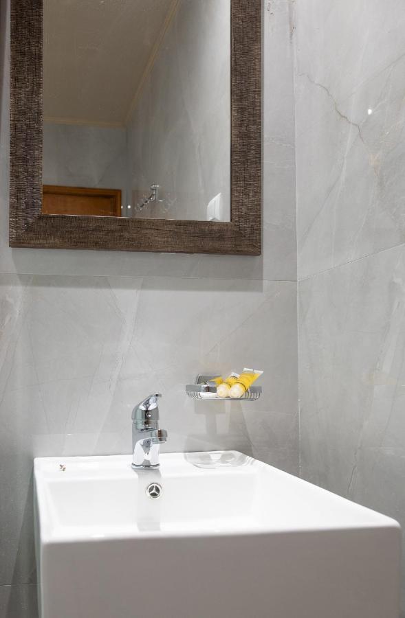 Yannis Hotel Krinídhes Екстериор снимка