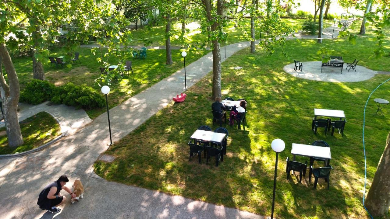 Yannis Hotel Krinídhes Екстериор снимка