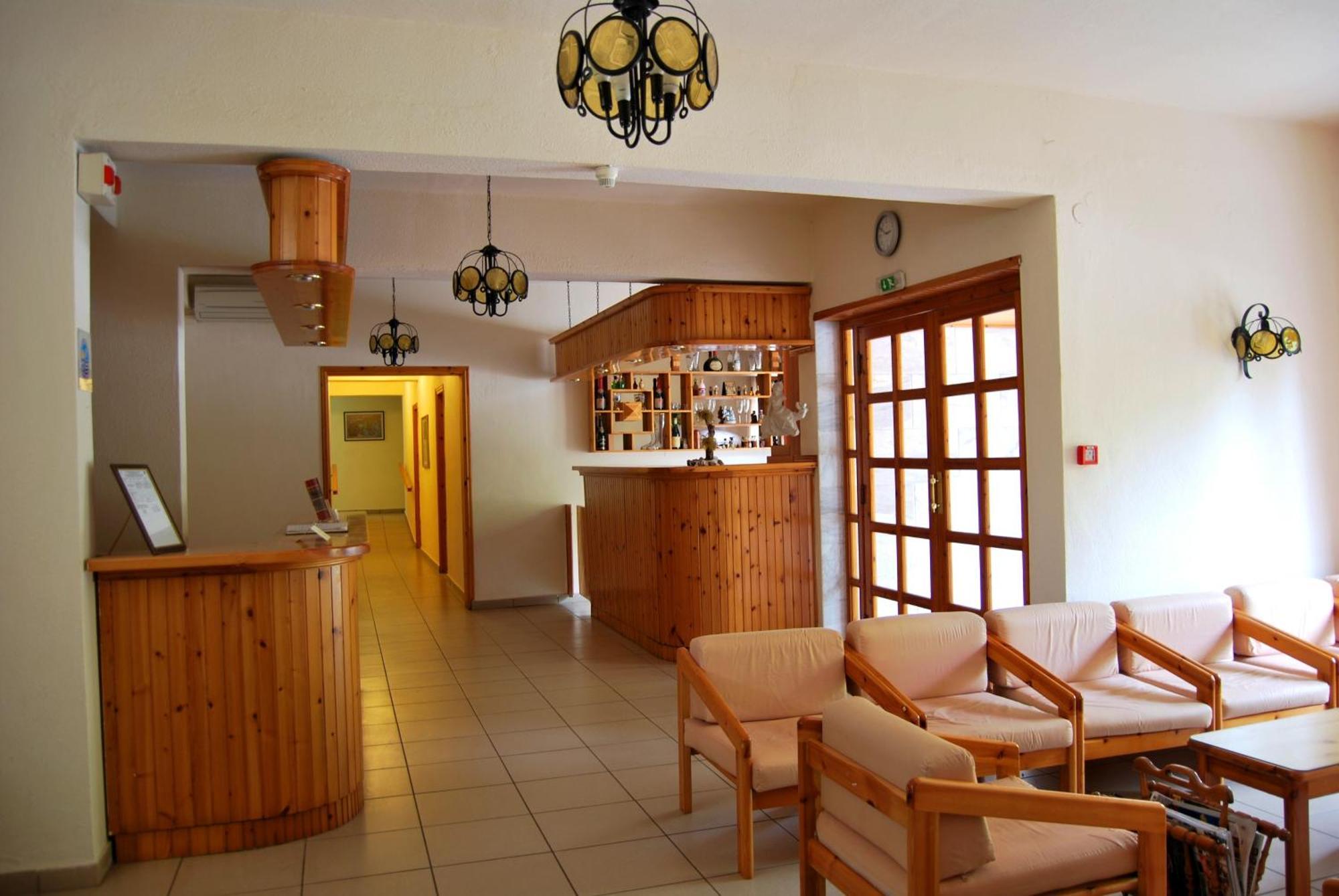 Yannis Hotel Krinídhes Екстериор снимка