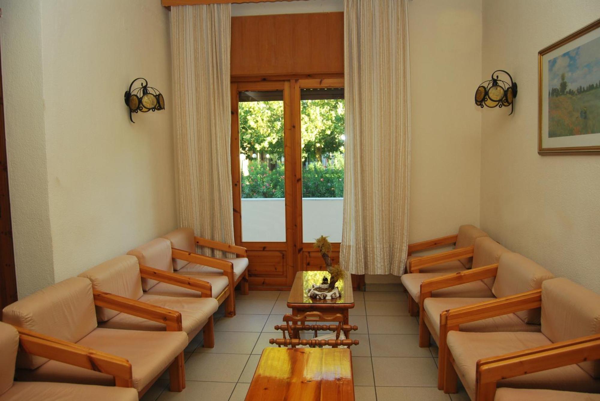 Yannis Hotel Krinídhes Екстериор снимка