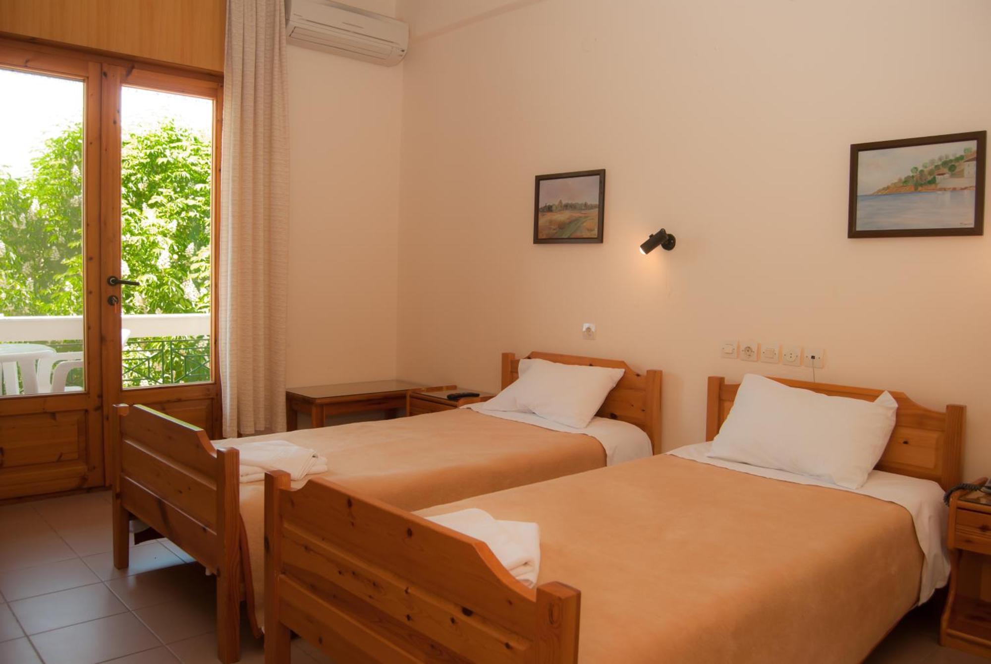 Yannis Hotel Krinídhes Екстериор снимка