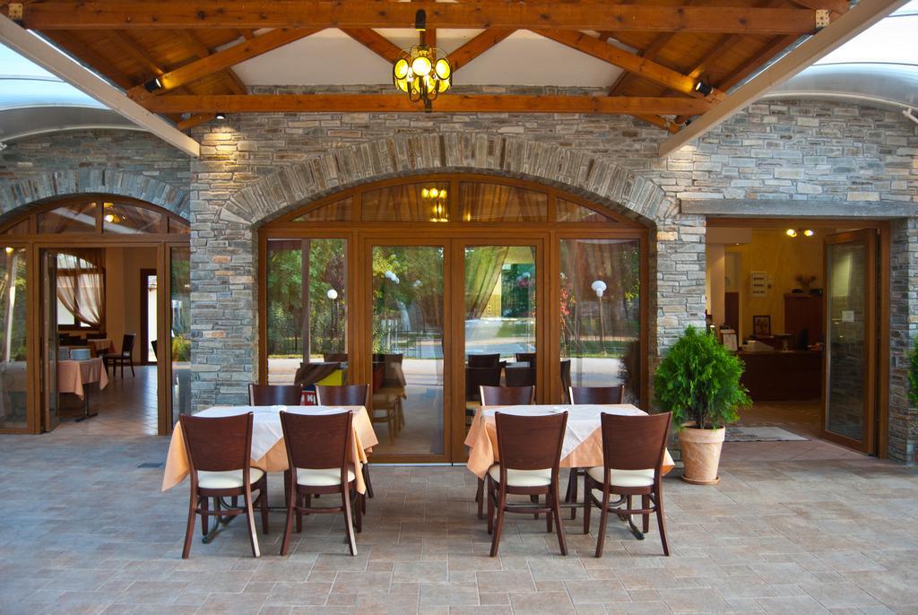 Yannis Hotel Krinídhes Екстериор снимка