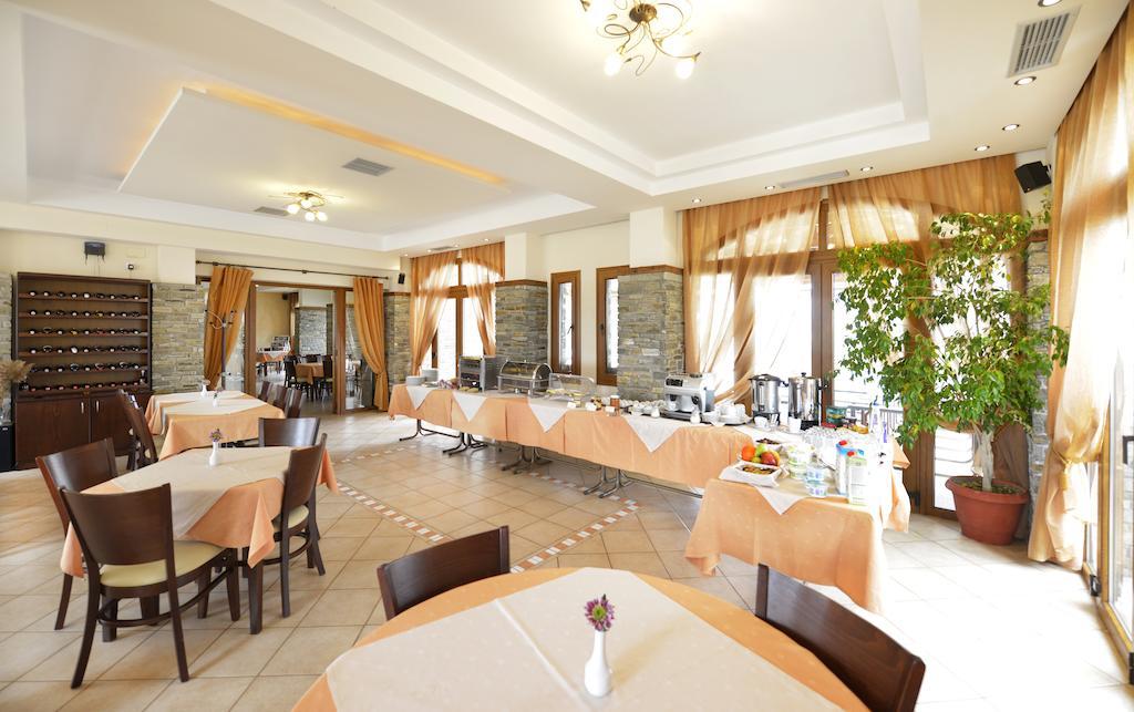 Yannis Hotel Krinídhes Екстериор снимка